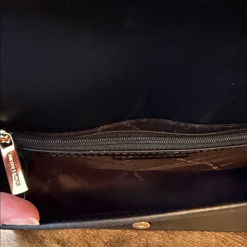 Michael Kors Elegant Black Crossbody Bag - Picture 7 of 8